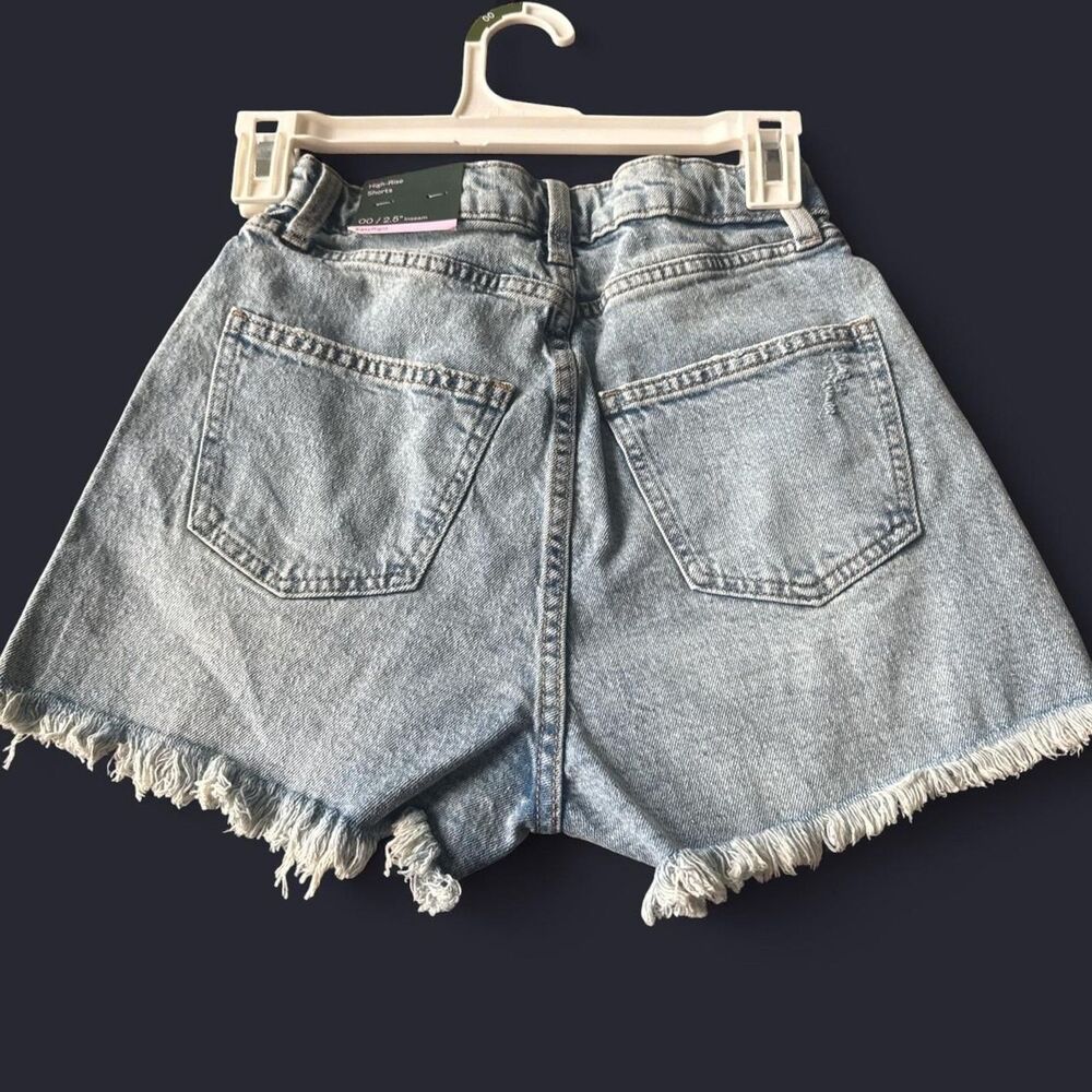 Wild Fable Women's Denim high-waisted light wash shorts with Raw Hem - Picture 3 of 4